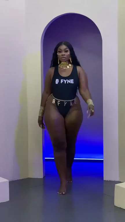 Ebony Booty Queen Struts Her Thick Assets
