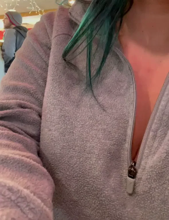 🍑 Naughty Lunchtime Boob Flash with Pierced Nips 😈