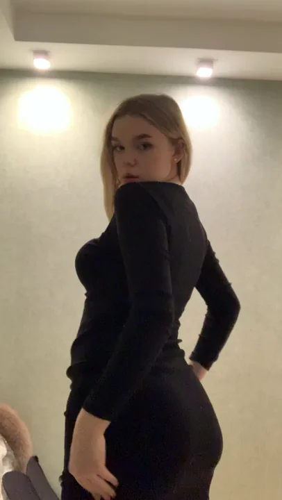 Wanna Come Over & Pound This Juicy Teen Ass? 🍑😈