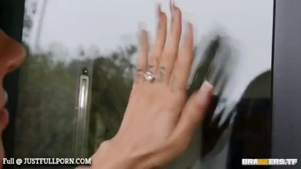 Runaway Bride Jazmin Luv Craves Fat Cock 🍑💍🍆