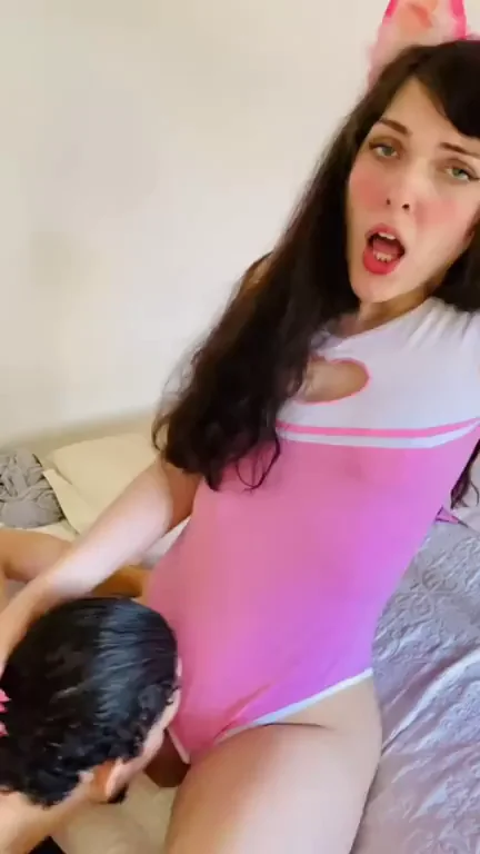 🔥 She Fucks His Hungry Mouth with Her Juicy Pussy 💦👅