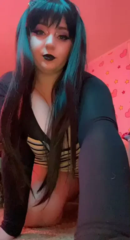 Thick Thighs & Massive Pierced Tits from Goth BBW Slut 💦🖤