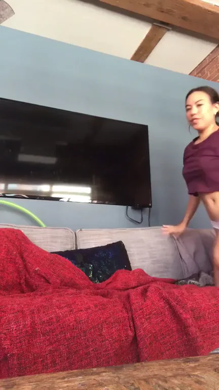 🍑 Slutty Splits: Check My Long Legs Spread Wide! 💦