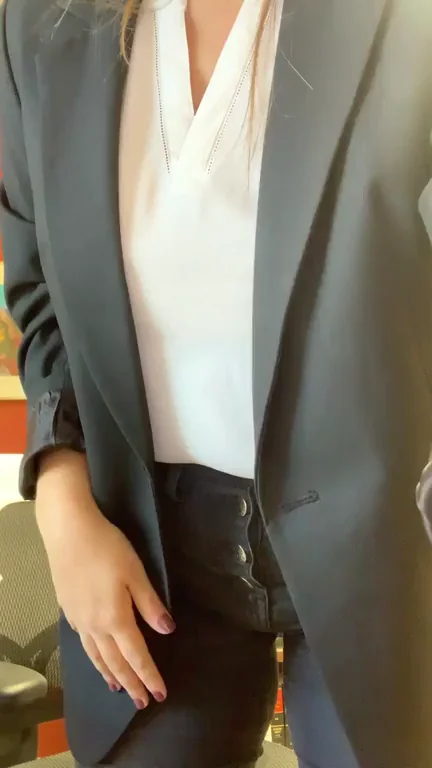Morning Titty Flash in Blazer & Jeans 😈🍑