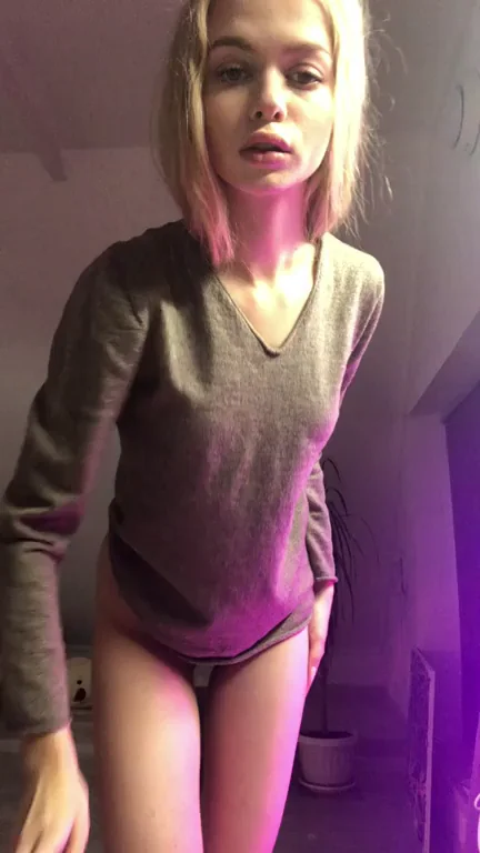 Cute Petite Teen's Lil Ass Tease 🍑😍