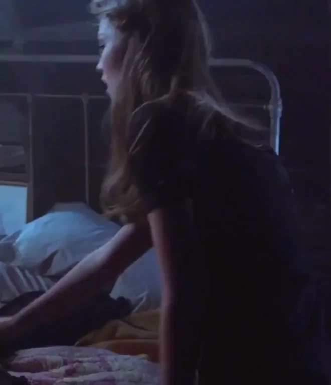 Lili Simmons' Pornstar Body Tease in Bed