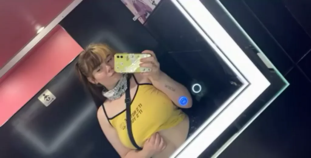 Bar Slut's Public Boob Flash Debut 😈🍻👙