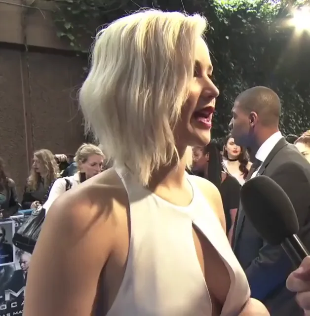 Jennifer Lawrence's Juicy Cleavage Tease 😍🍈🍈