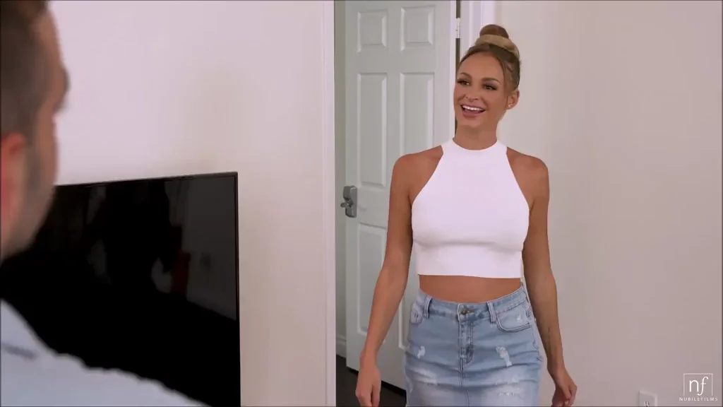 🔥 Emma Hix & Kylie Quinn Seduce Landlord with Slutty Threesome Tease 💦
