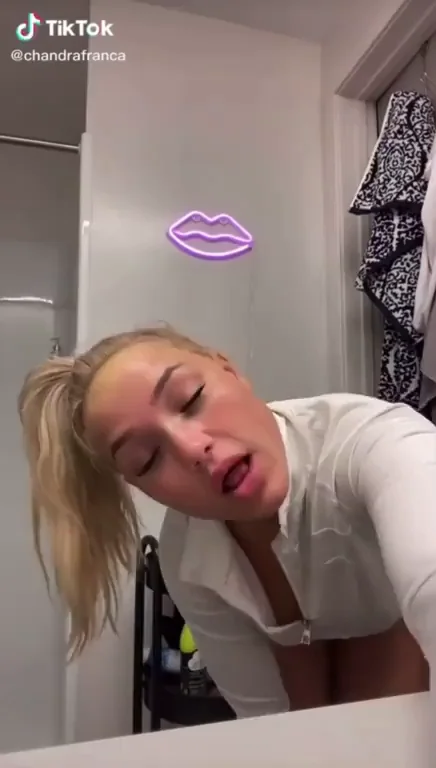 🔥 TikTok Slut Shaking Her Juicy Ass 🍑