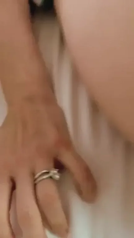 Thick Amateur Slut Spreads Her Juicy Ass, Begging for More 🍑💦