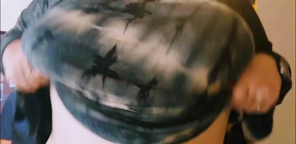 Cum play with my titties & get off to them ??????