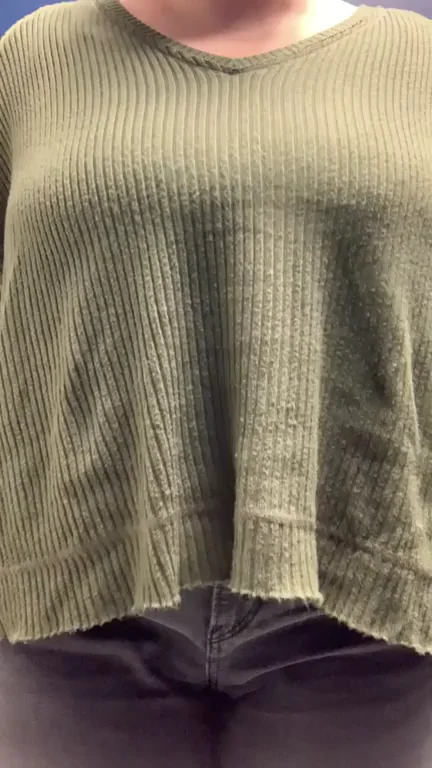 chubby girls get horny at work too ? [f]