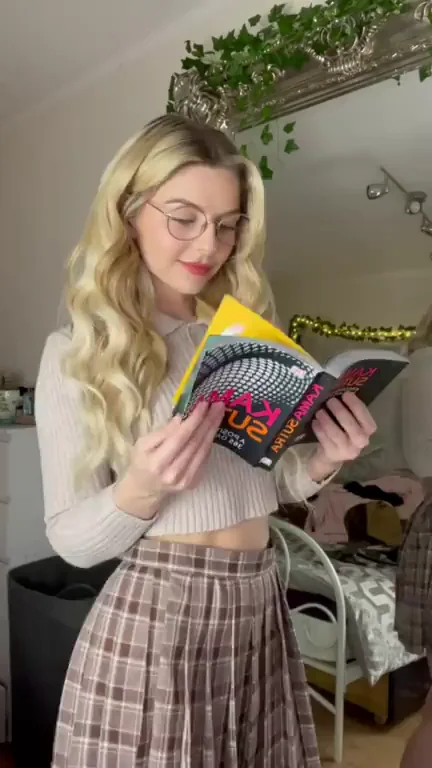 Who’d like to cum help me study? ??