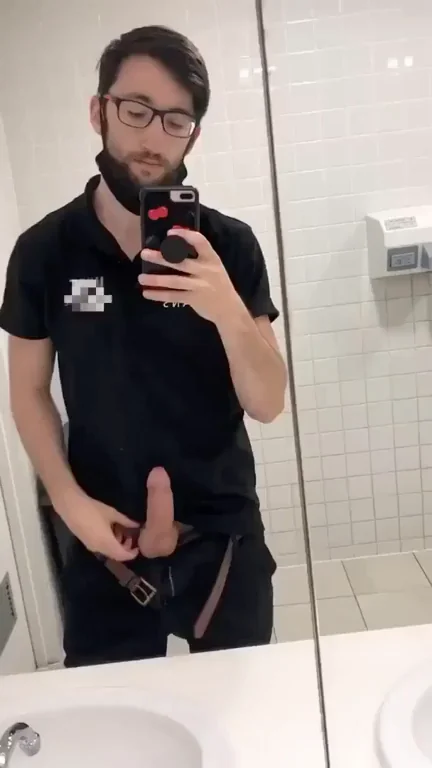 Love rubbing one out at work [m]