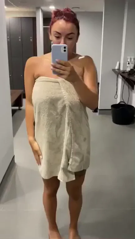 Two girls walked in while I was recording this, I didn’t stop ? [OC]