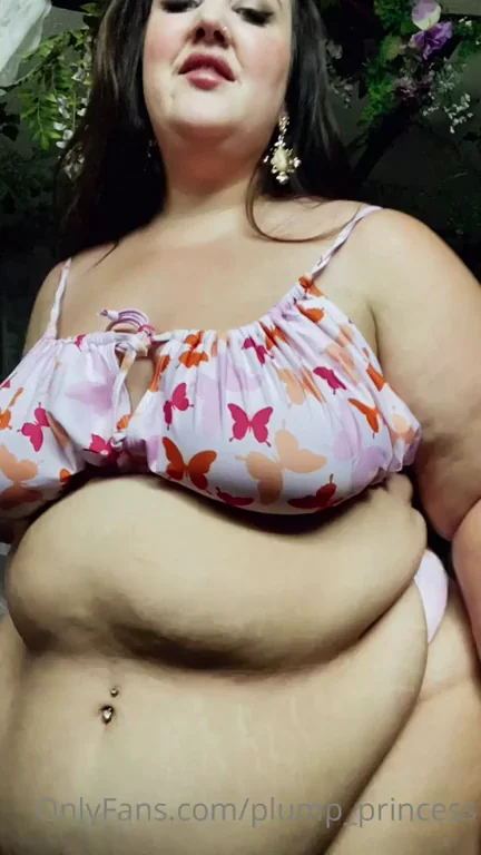 🍑 GOAT SSBBW Blessed with Juicy Curves & Massive Tits! 🔥