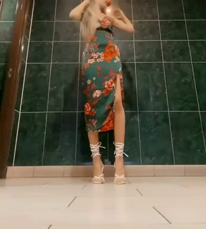 Do u like watching me play with my pussy in public toilets??