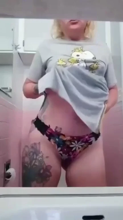 I'm so freaking horny ?