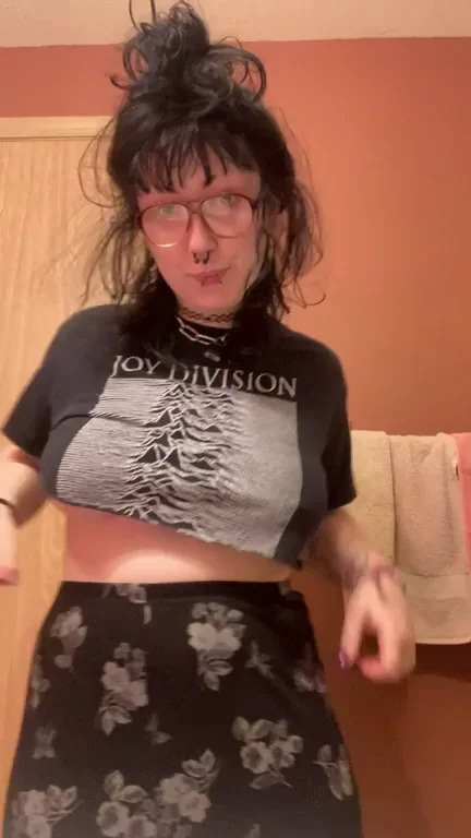 Sleepy goth titty drop in my boyfriend’s bathroom ;)