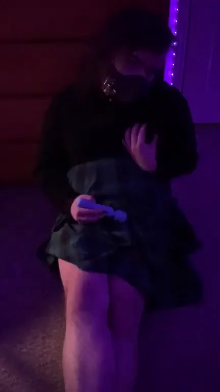 Thick Trans Tease Begs: 'Describe What You'd Do to Me in 3 Words?'