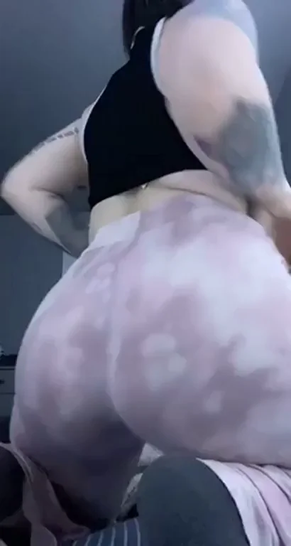 Spreading my asshole for the 5 guys who always like my posts ;)
