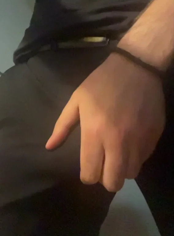 Help This Hung Dude Bust a Nut 🍆💦 [M]