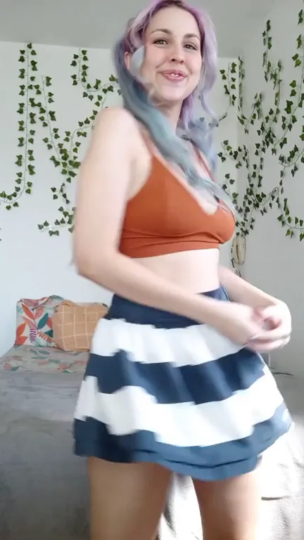 [Gif] Wait, watch again looking at the other half now ?