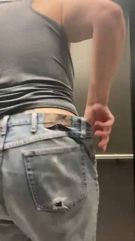 🍑 [F] Jeans Huggin' My Fat Ass in Public Elevator? Nevermind! 😈