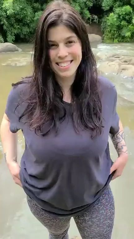 Thick Hottie Flashes Massive Tits on Nature Trail Tease