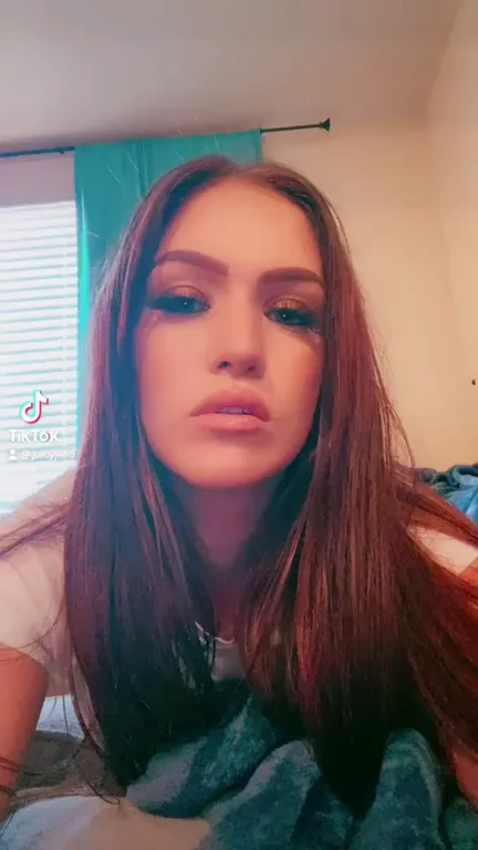 🍰 Cake Alert: Redhead TikTok Slut's Juicy Bubble Butt Tease 🔥