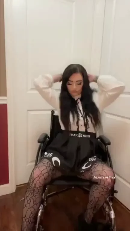 Ever wondered what it would be like to have sex with a girl in a wheelchair?(Yes I’m actually disabled)