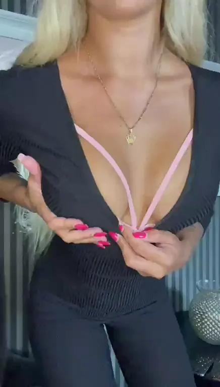 Just watch me playing a little bit with my tits and showing you my juicy butt?