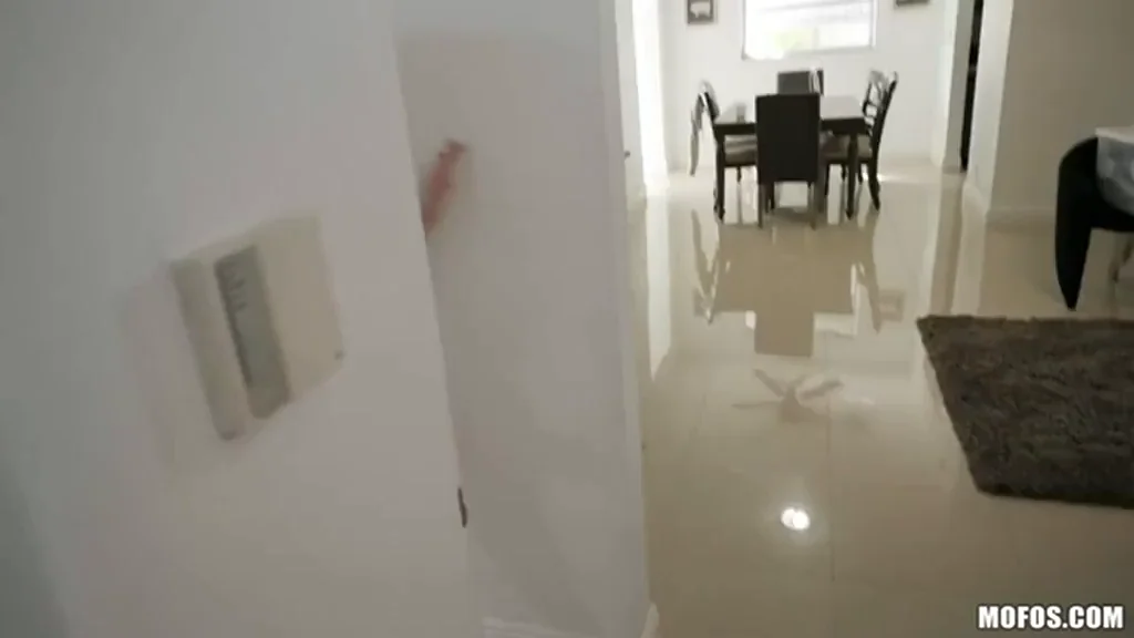 Lexi Sneaks a Fuck with Sis's Boyfriend 🍑💦