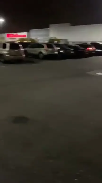 Asking random guys from the gym to record my ass ?