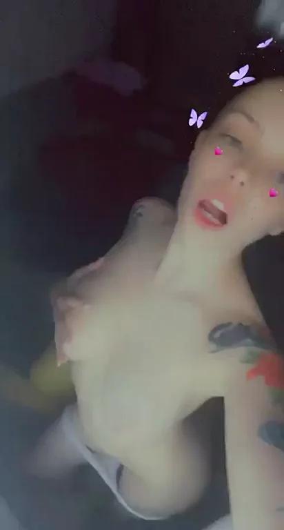 18 yo ?i love do titty selfie for my subscribers?custom?sexting?cock rate?deepthroat?dildo?solo?tits show?oil show?daily content ?link in comments