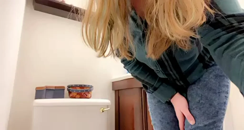 MILF's Late-Night Ass Feast: Panty Peel & Pussy Spread in the Bathroom