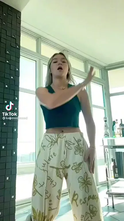 Katie Sigmond's Juicy TikTok Ass Shake Tease