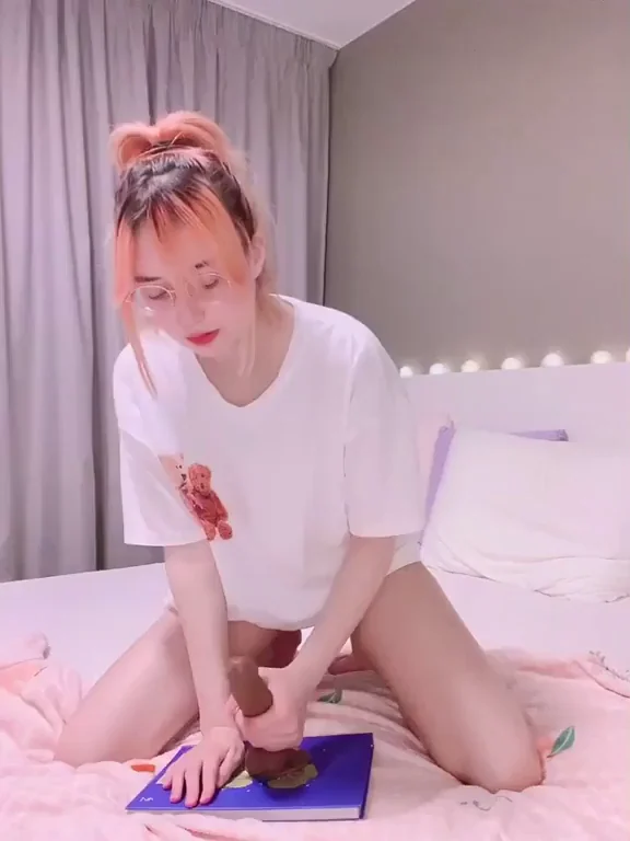 the struggle ? aaaaa I need a real cock ??
