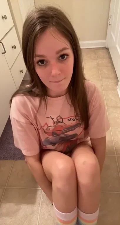 Big T-Shirt Tease: Cute Slut Flashes Her Pussy 😍👅