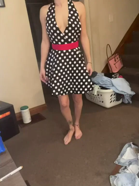 🔥 Horny Housewife mybirdlady502 Teases in Polka Dot Dress 🍑 Snap & OF Links! 💋