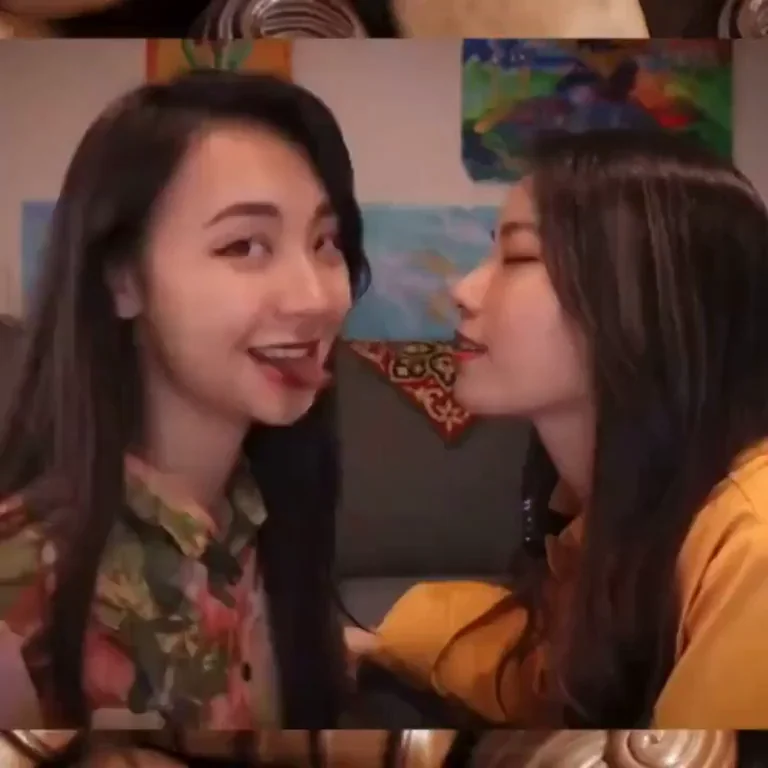 🔥 Hot Asian Lesbo Babes Sloppy Kissing 💋👅