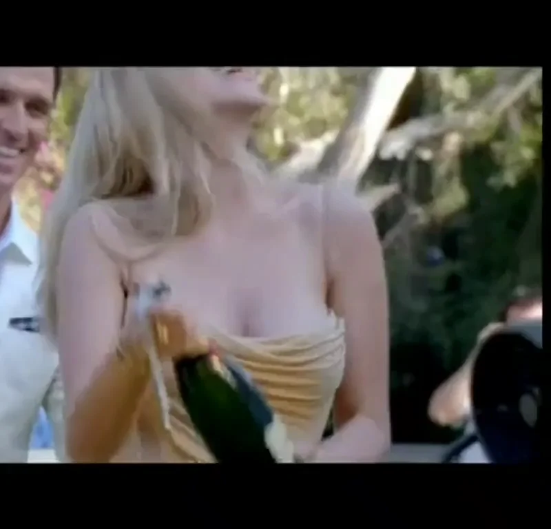 Scarlett Johansson Moet