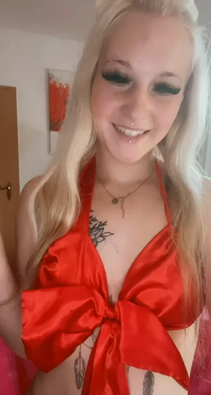 Blonde Slut in Red Bow Wants to Fuck a Lucky Redditor! 🔥💦
