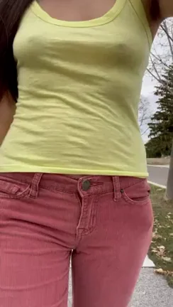 Braless MILF Teases Neighborhood Dads with Bouncy Tits Walk 😈🍑