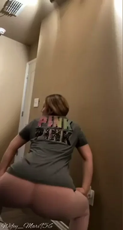 Thick Ass Babe Twerkin' Her Juicy Cheeks in Pink Tank 🥵🍑
