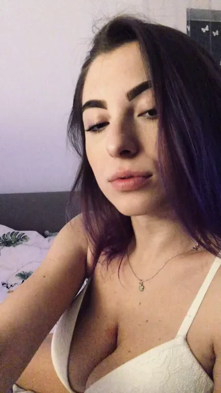 Craving to Fuck a Lucky Redditor? Who's My Slutty Pick? 🔥🍆💦