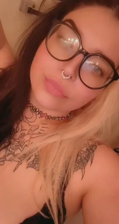 Curvy Defiant Glasses Slut: Can You Handle This Thick Camwhore? 😈🔥