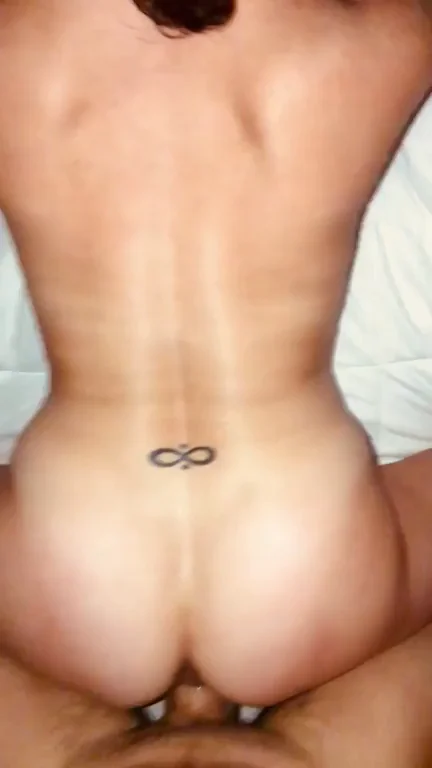 He puts a load in my pussy then tells me to suck his cock so I worship it and eat that cum.
