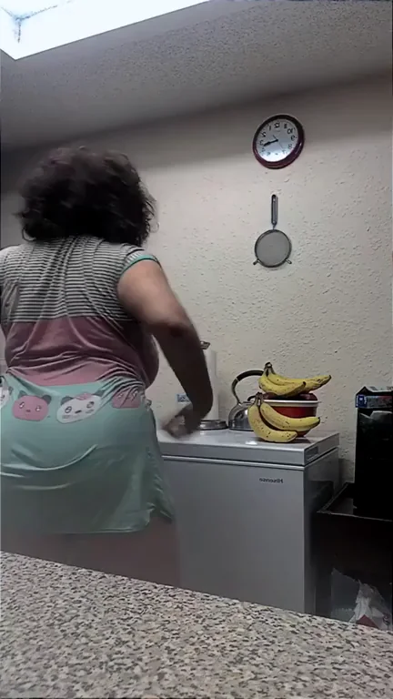 Booty-Quake in the Kitchen 🍌🍑🔥